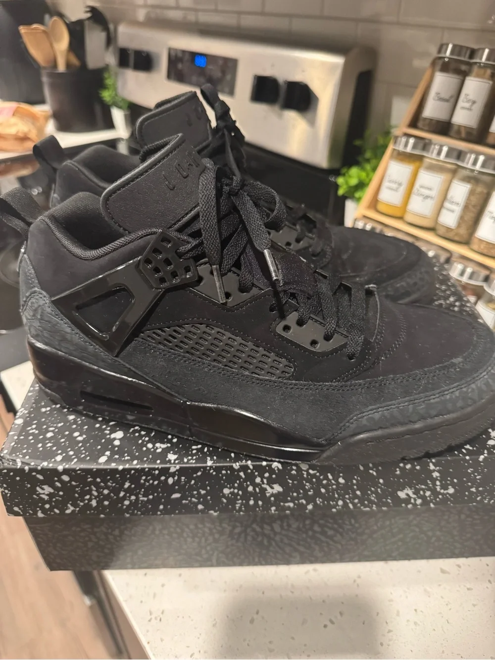 Jordan - SPIZIKE LOW - Men’s 12 - Black - Worn Twice